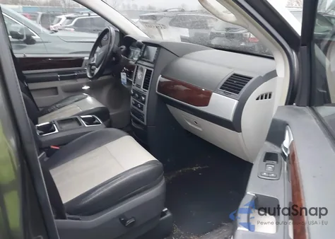 2010 Chrysler Town & Country Touring Plus из США, поврежденный, VIN 2A4RR8D19AR338674